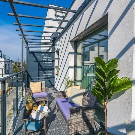 Grey Lights Garden 公寓