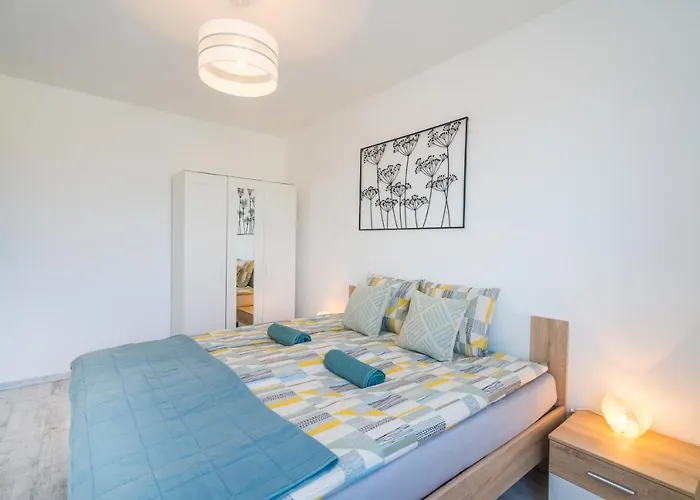 Grey Lights Garden アパート