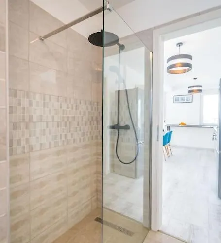 Grey Lights Garden * שיופוק